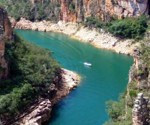 Passeios pelo Lago de Furnas é a grande atração de Capitólio