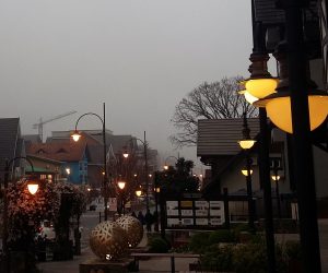 Luzes dão o charme na Avenida Borges de Medeiros, onde está concentrada grande parte das lojas de Gramado
