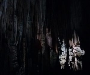 Salões da Caverna do Diabo contam com iluminação artificial